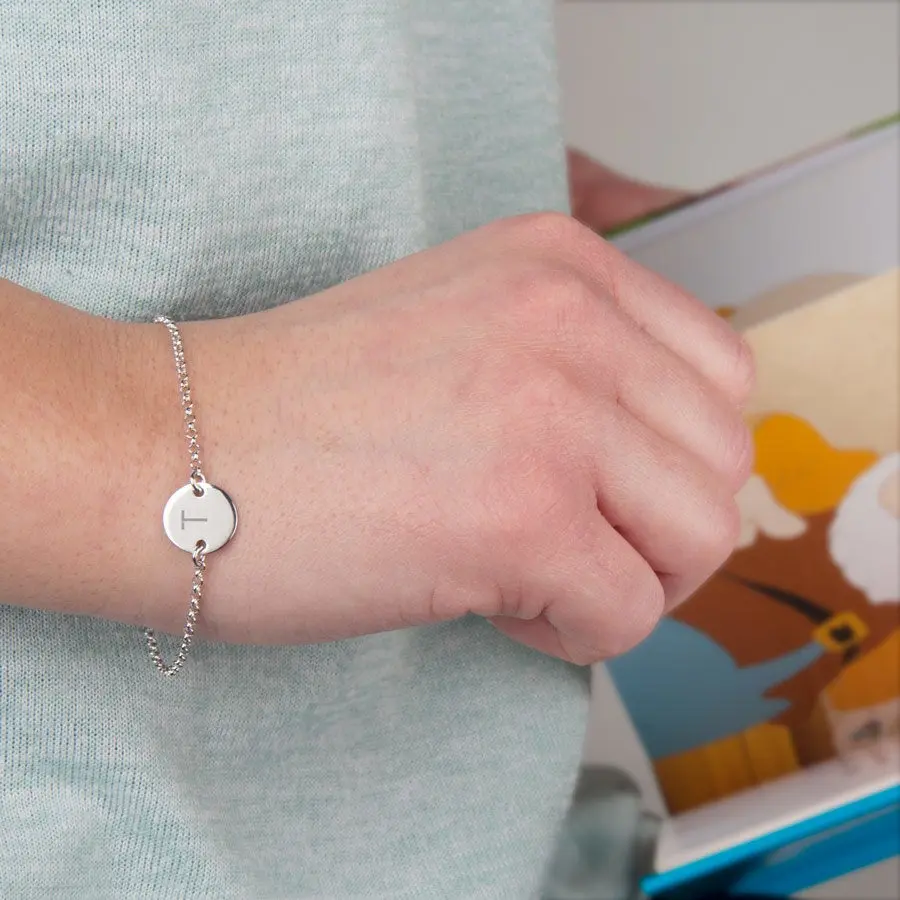 Braccialetti in argento con incisione delle iniziali